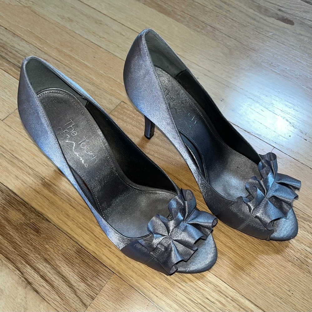 Touch of Nina Metallic Pewter Peep-Toe Heel with Bow